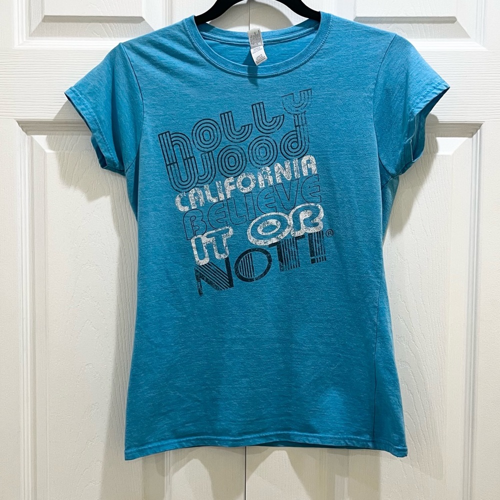 5 for $25! Hollywood California Blue Short Sleeve T-shirt Medium